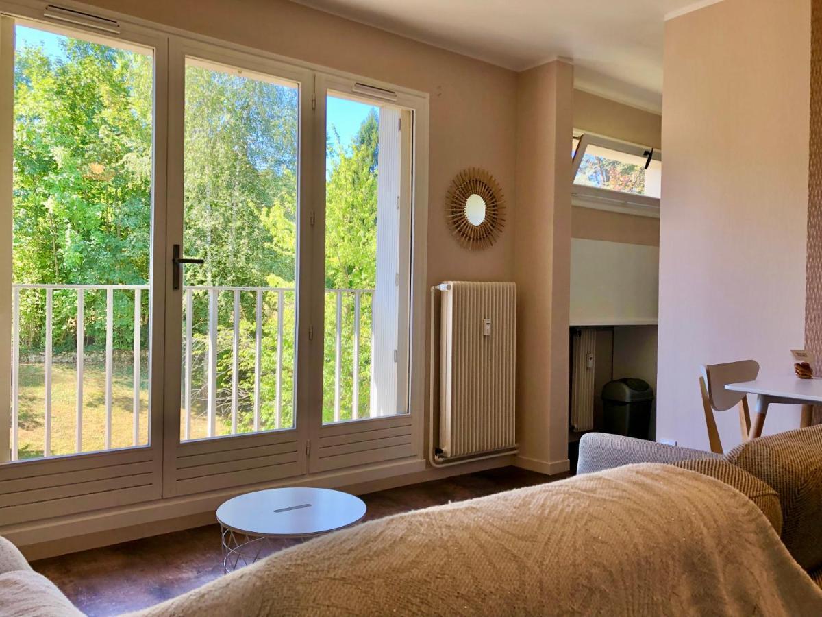 Charmant Studio A 2 Pas De La Gare Apartment Lons-le-Saunier Exterior photo